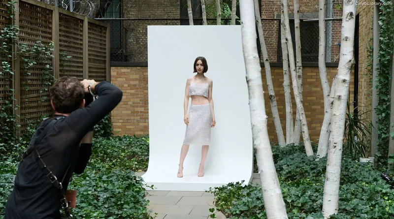 Lily Collins photo 3 of 838