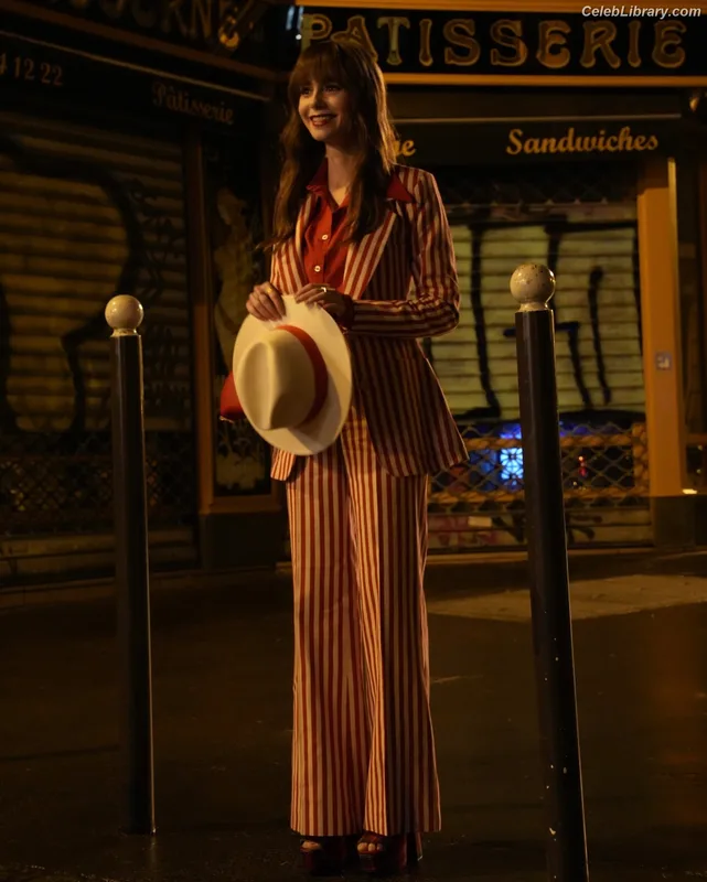 Lily Collins photo 21 of 838