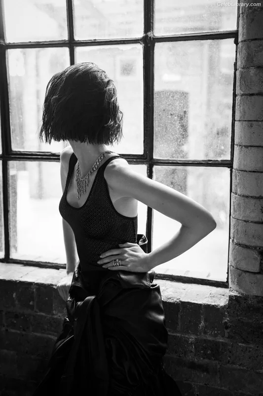 Lily Collins photo 11 of 838