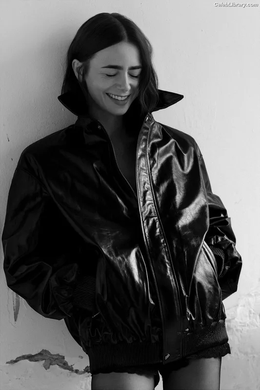 Lily Collins photo 14 of 838