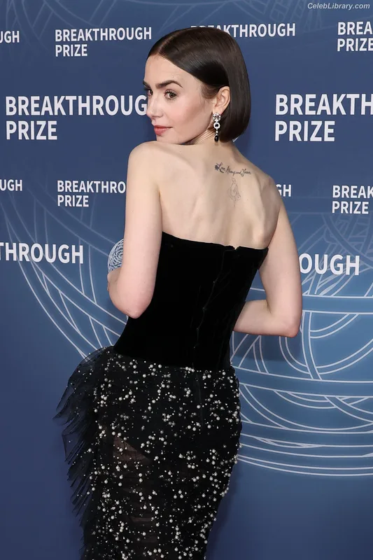 Lily Collins photo 12 of 838