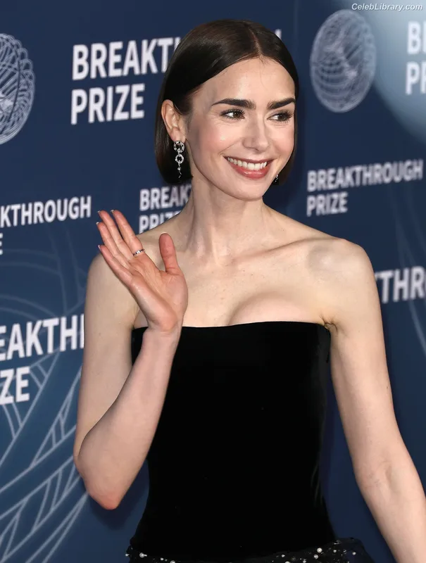 Lily Collins photo 15 of 838