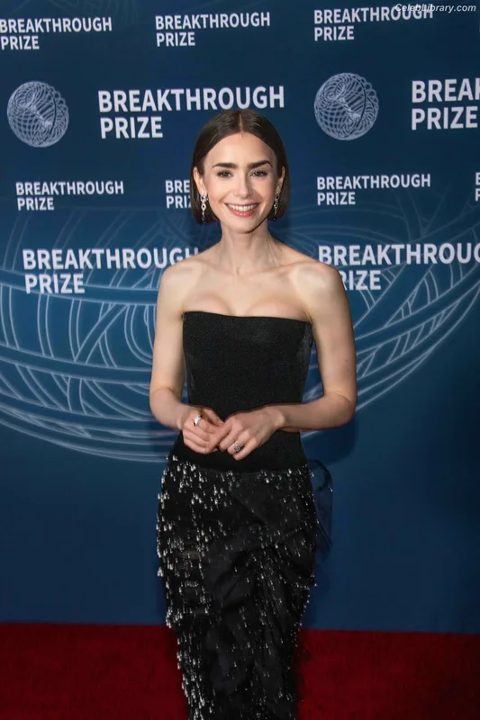 Lily Collins photo 20 of 838