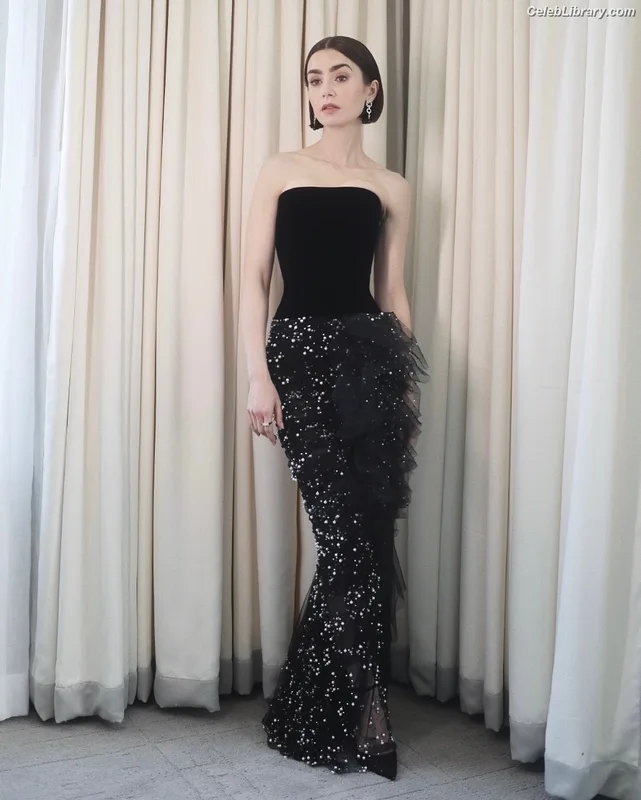 Lily Collins photo 22 of 838