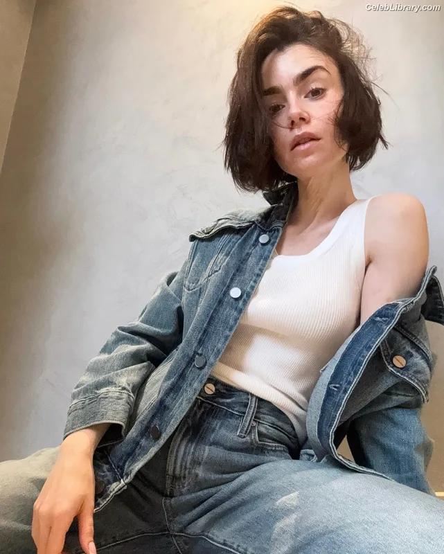 Lily Collins photo 2 of 838
