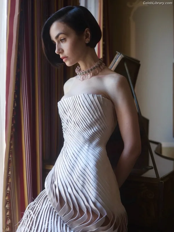 Lily Collins photo 6 of 838