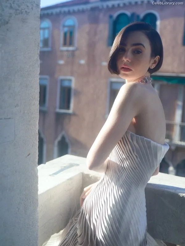 Lily Collins photo 7 of 838