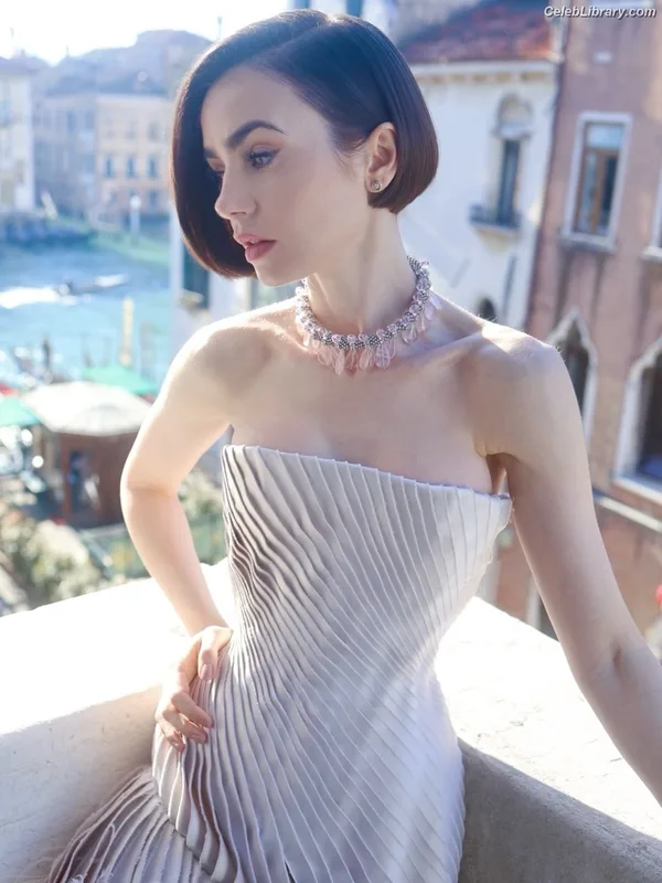 Lily Collins photo 10 of 838