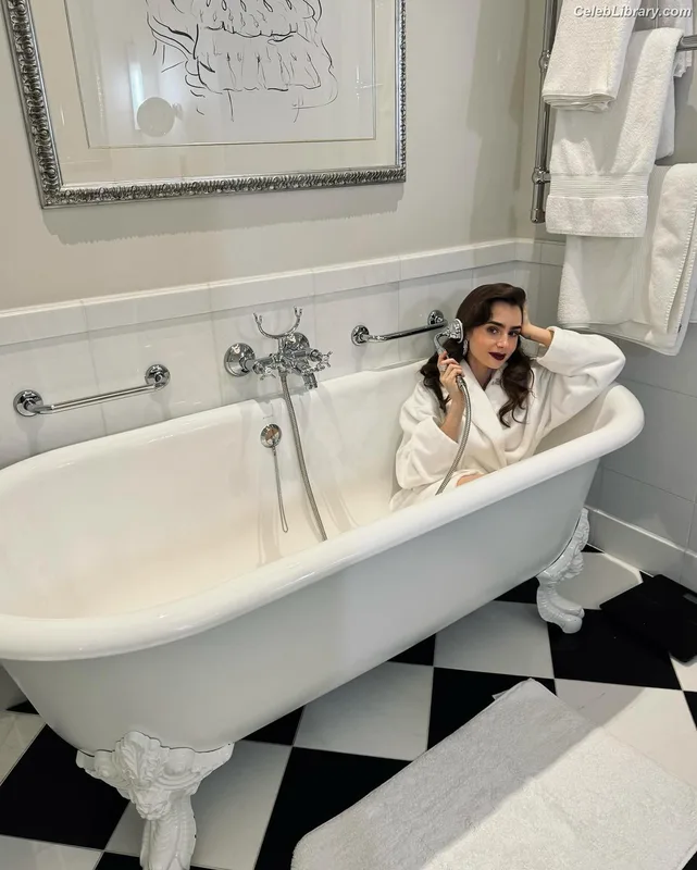 Lily Collins photo 1 of 838