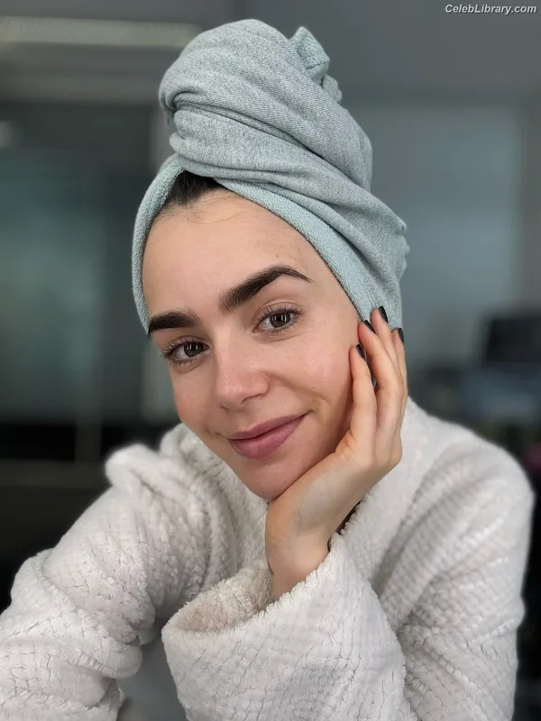 Lily Collins photo 15 of 838