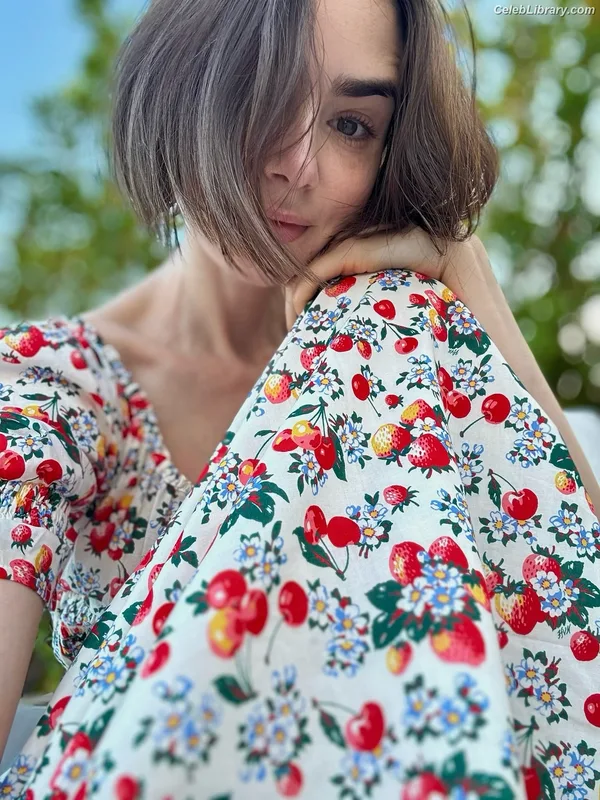 Lily Collins photo 17 of 838