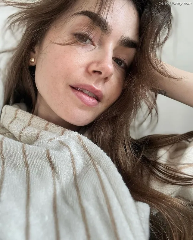 Lily Collins photo 5 of 838