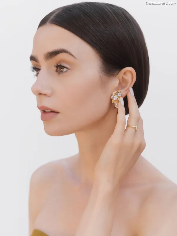 Lily Collins photo 13 of 838