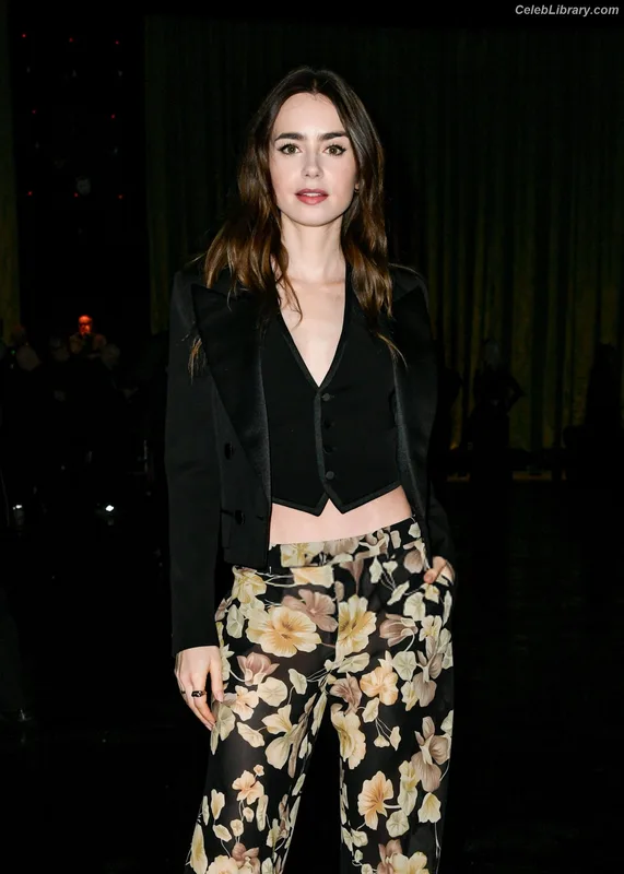 Lily Collins photo 22 of 838