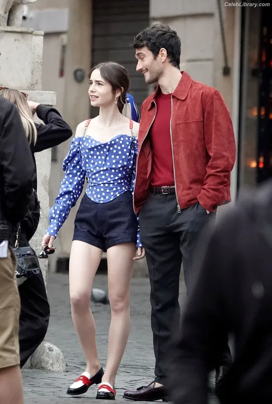 Lily Collins photo 16 of 838