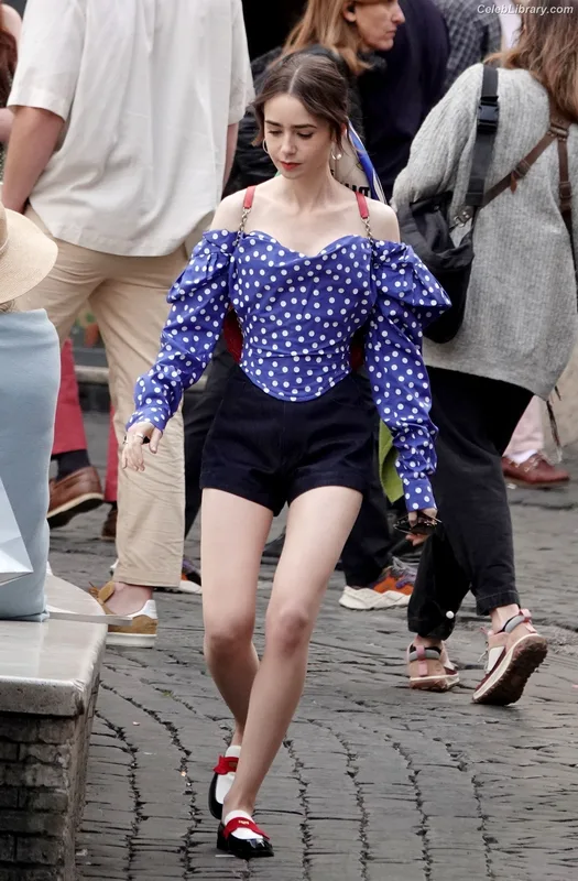 Lily Collins photo 2 of 838