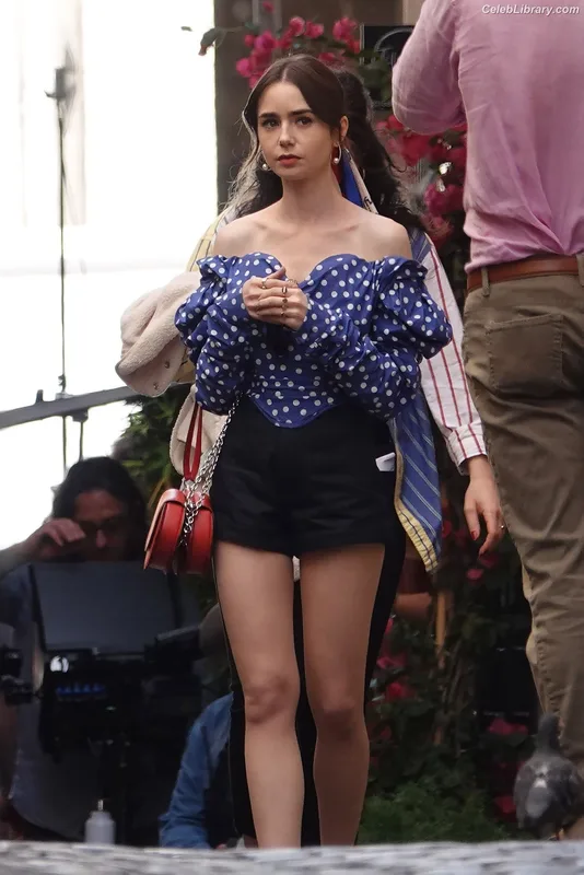 Lily Collins photo 3 of 838