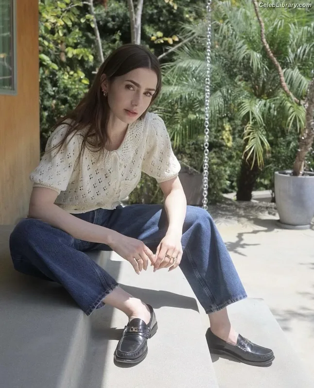 Lily Collins photo 11 of 838