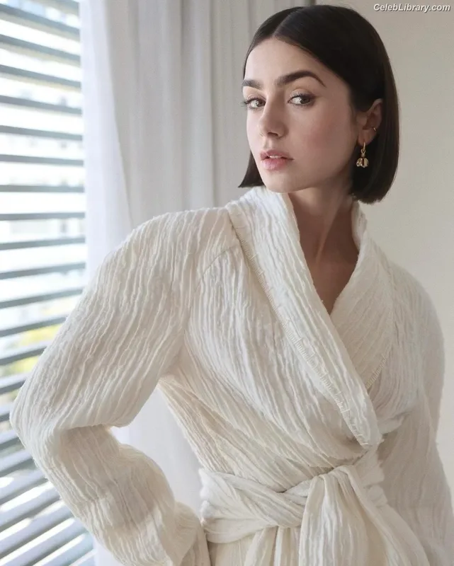 Lily Collins photo 24 of 838