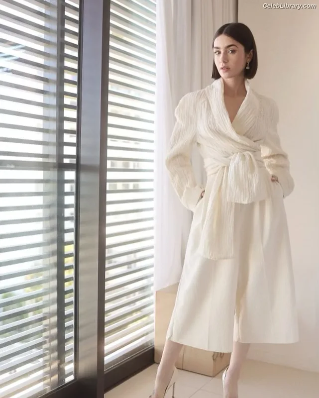 Lily Collins photo 8 of 838