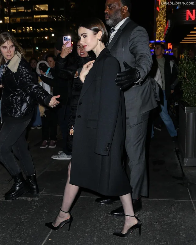 Lily Collins photo 22 of 838