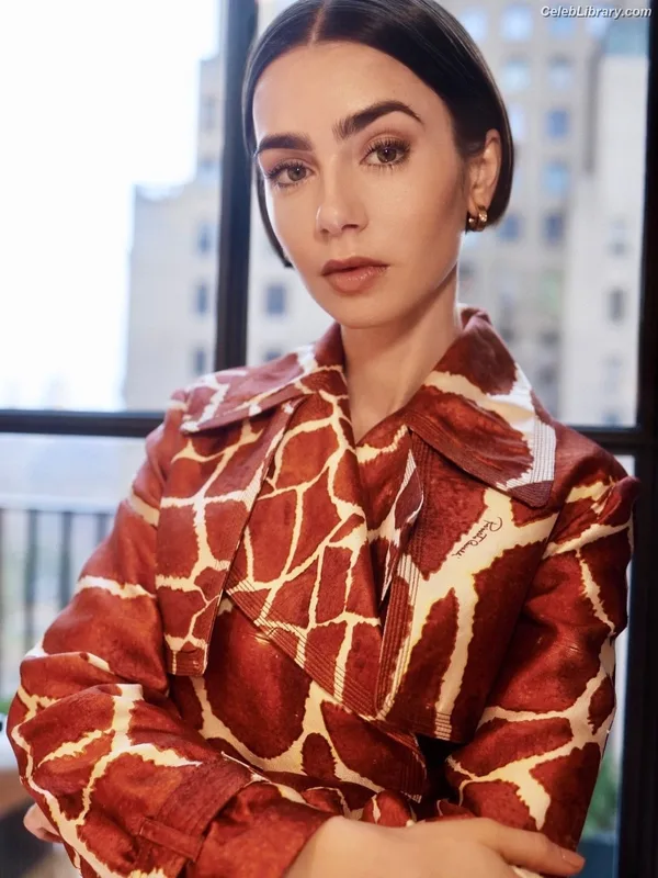 Lily Collins photo 17 of 838