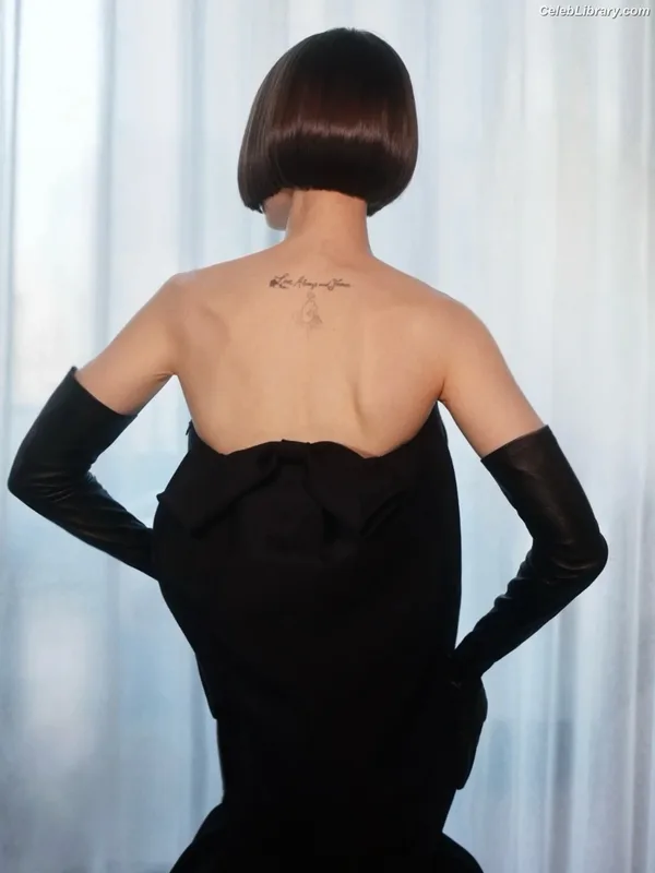 Lily Collins photo 6 of 838