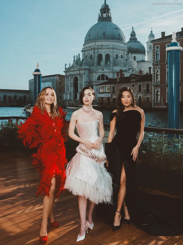 Lily Collins photo 7 of 838