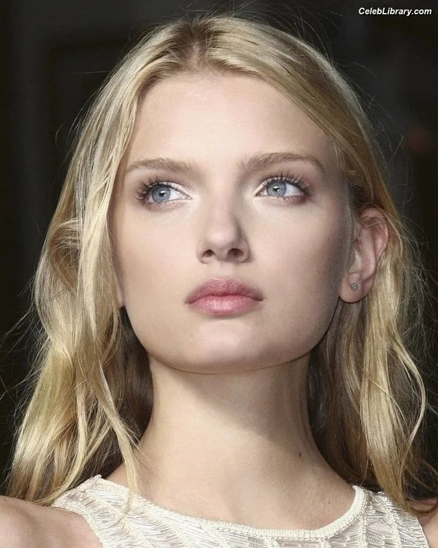 Lily Donaldson photo 2 of 39