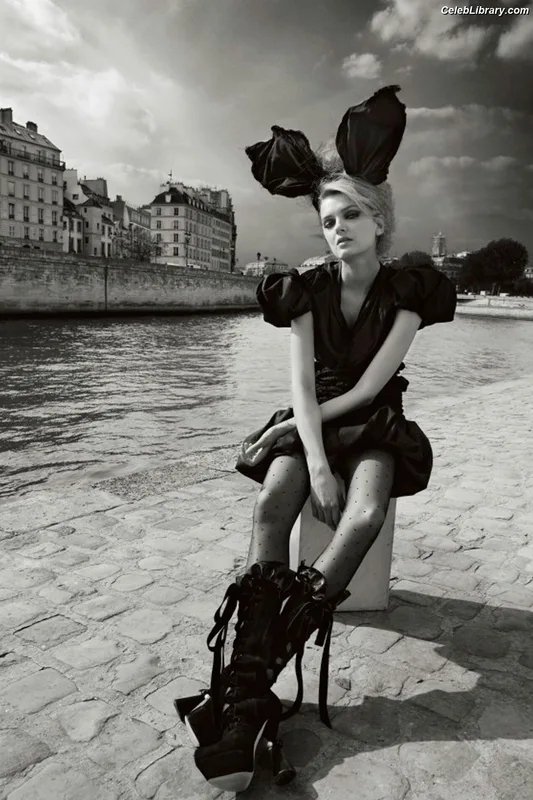 Lily Donaldson photo 9 of 39