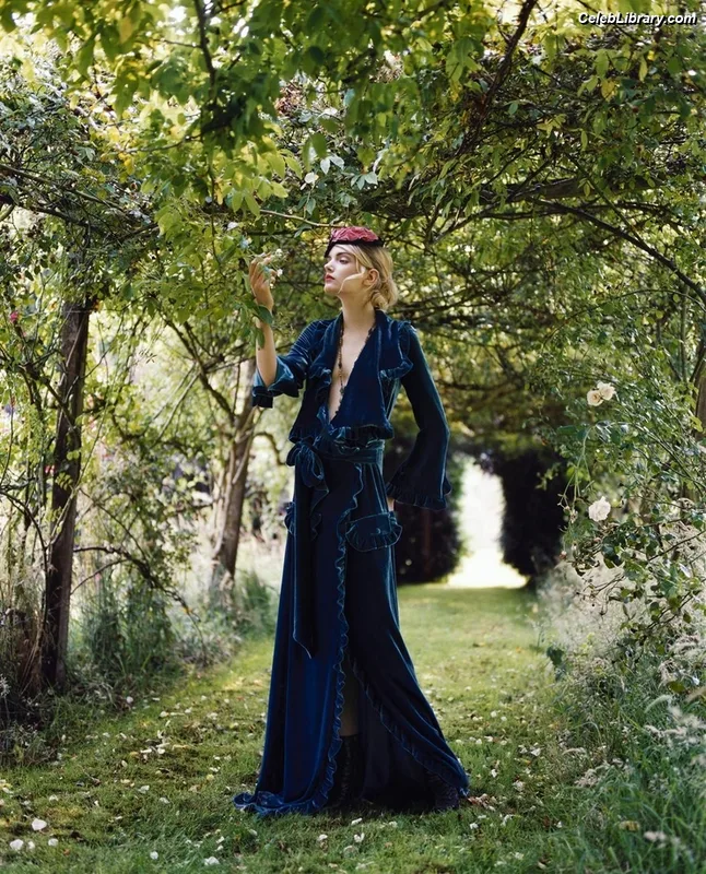 Lily Donaldson photo 12 of 39