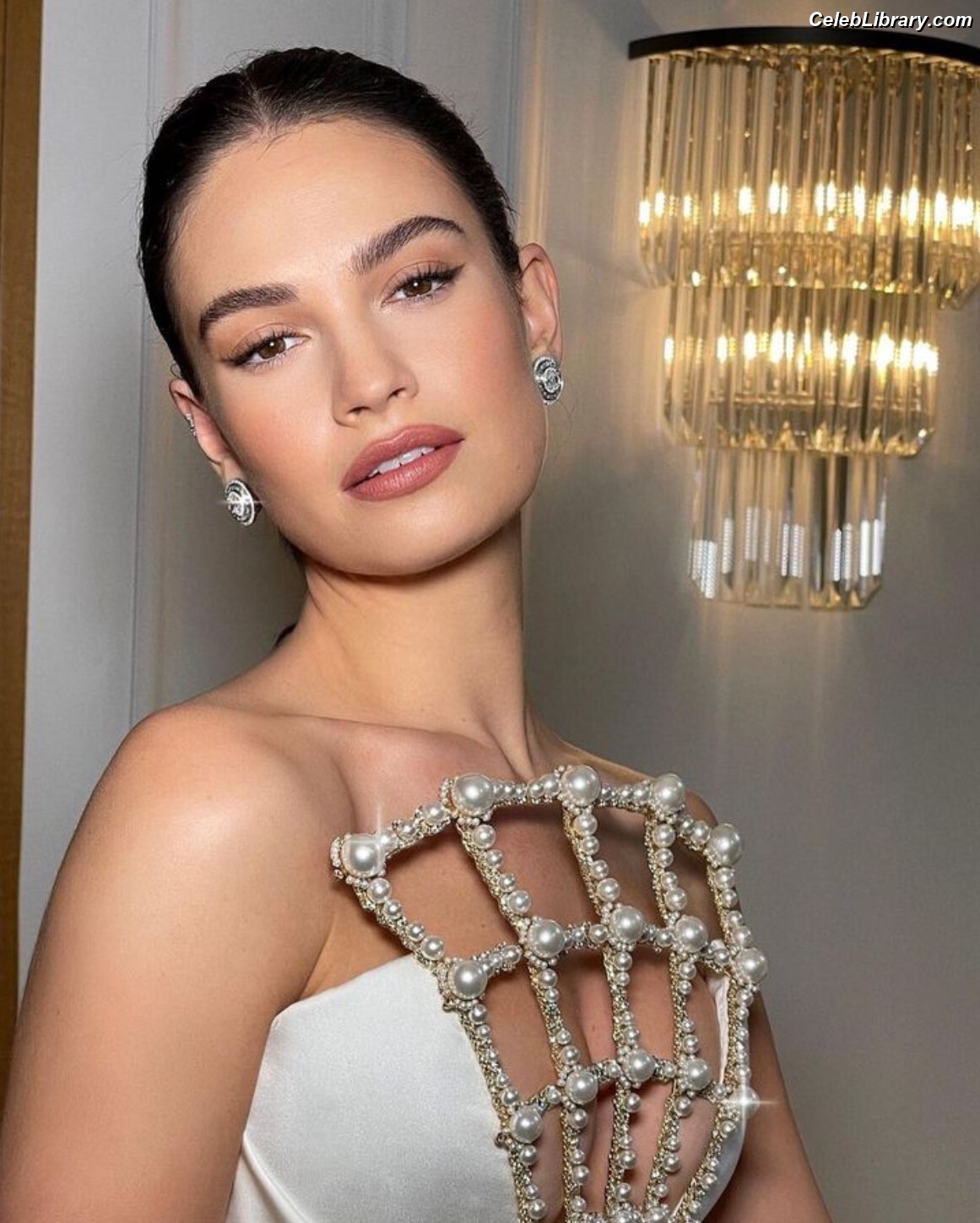 Lily James photo 1 of 1233