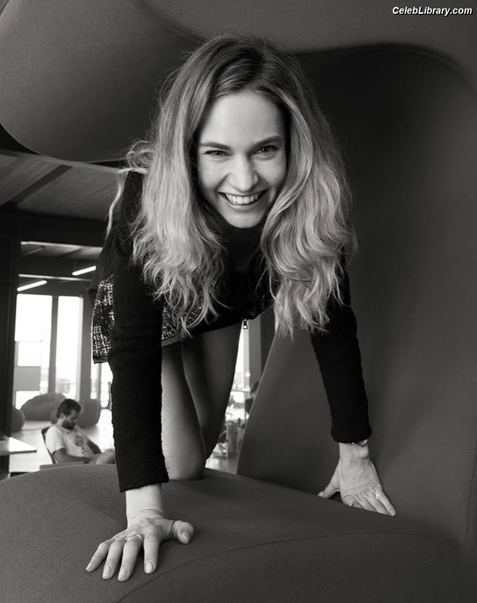 Lily James photo 11 of 1233