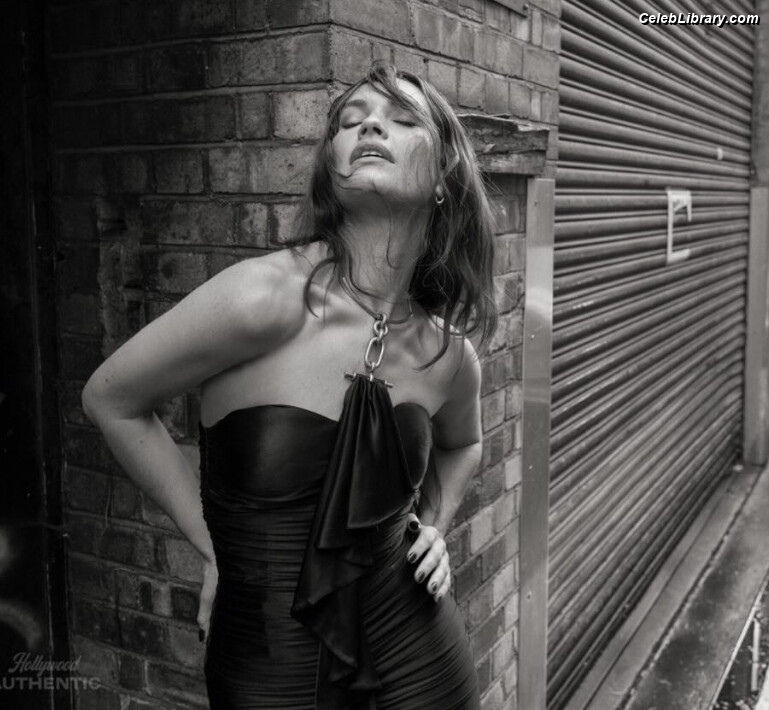 Lily James photo 17 of 1233