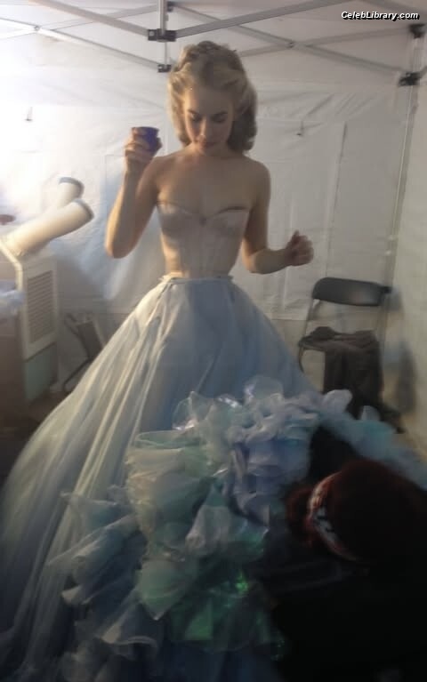 Lily James photo 17 of 1233