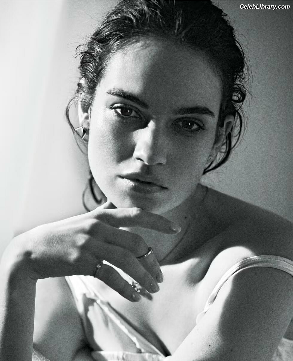 Lily James photo 24 of 1233