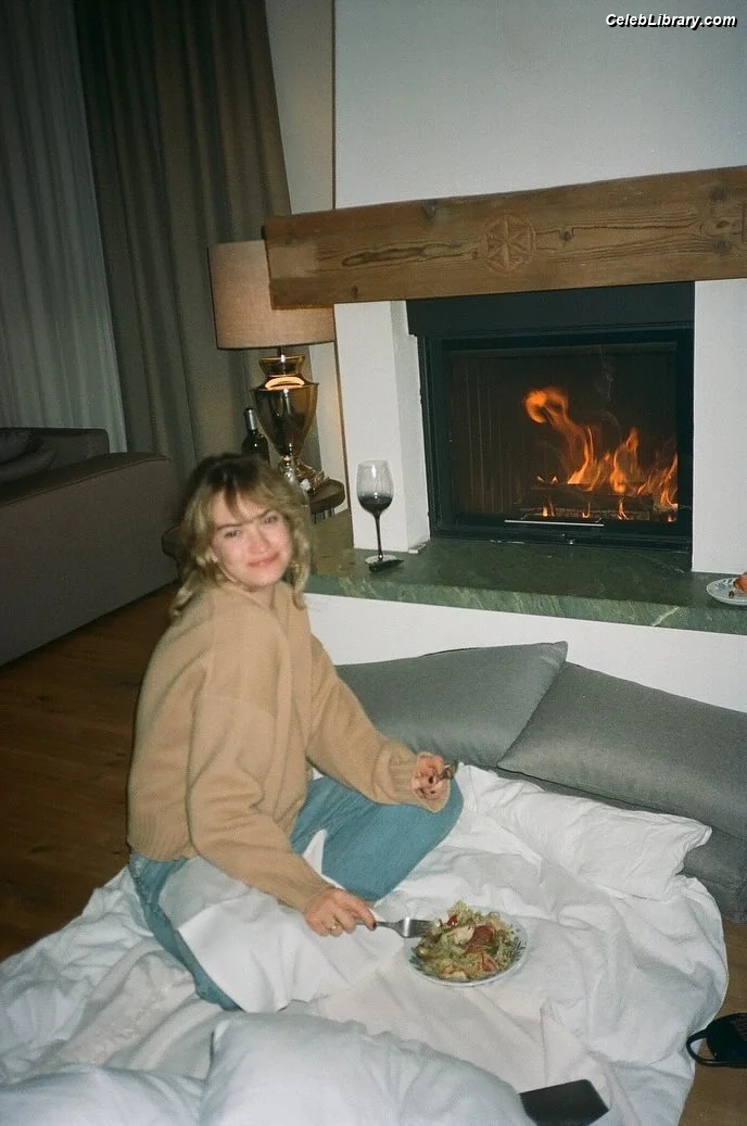 Lily James photo 15 of 1233
