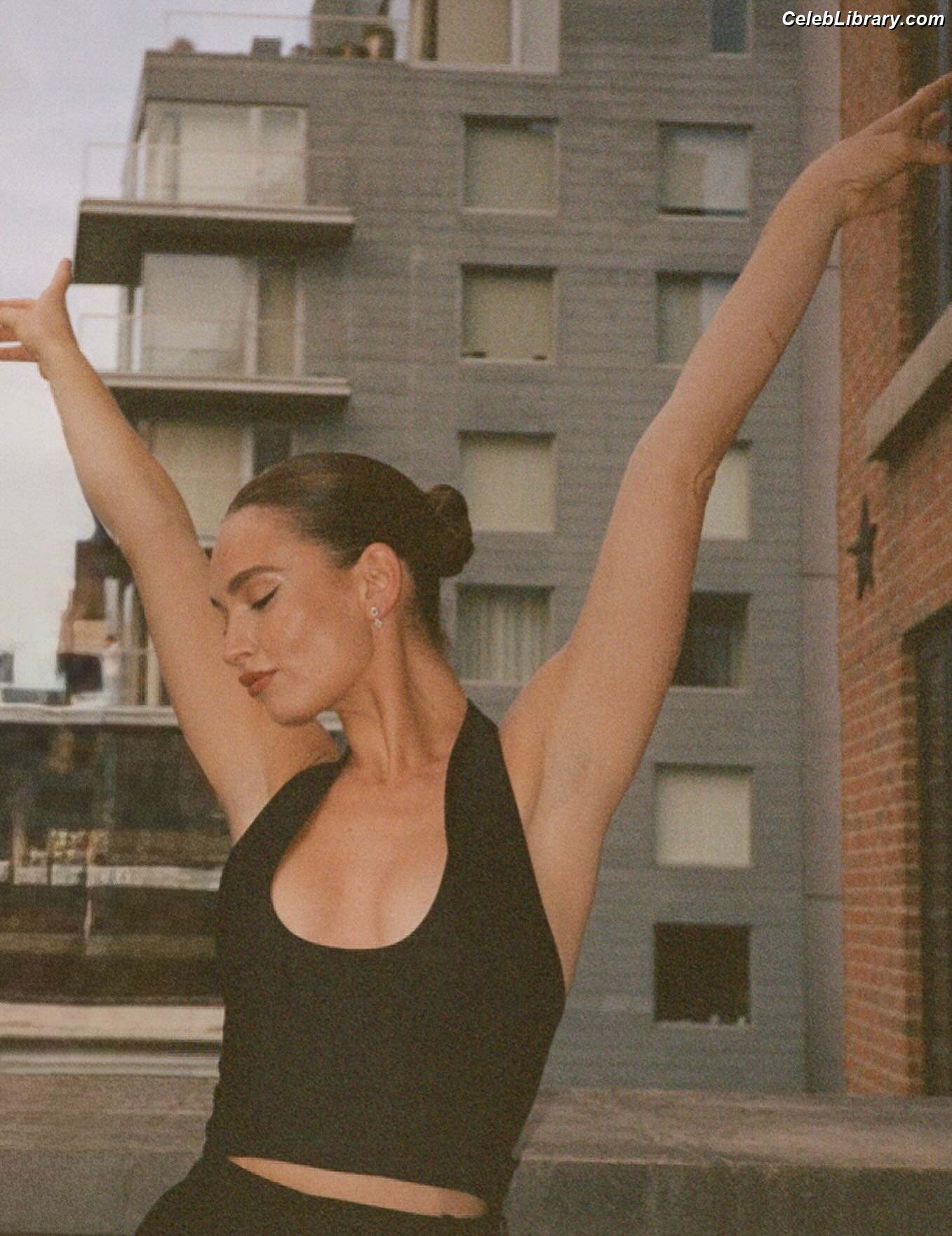 Lily James photo 23 of 1233