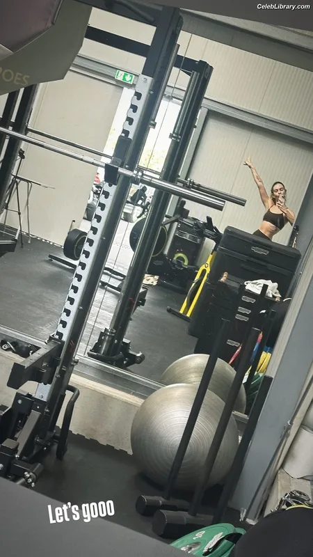 Lily James photo 7 of 1233