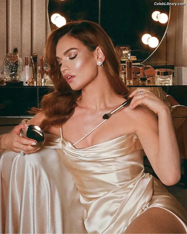 Lily James photo 1 of 1233