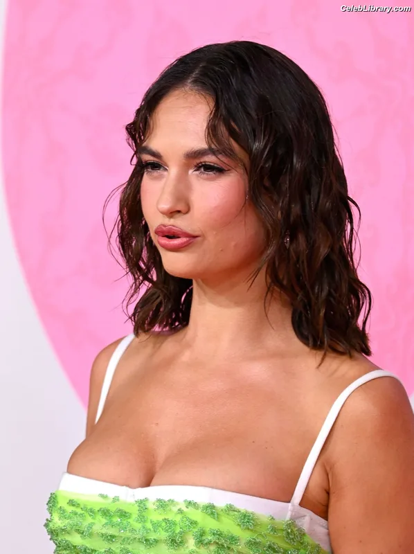 Lily James photo 17 of 1233