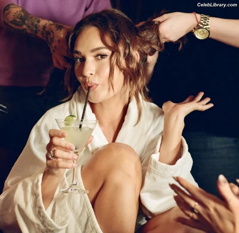 Lily James photo 12 of 1233