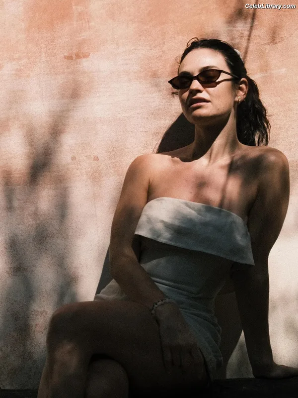 Lily James photo 7 of 1233
