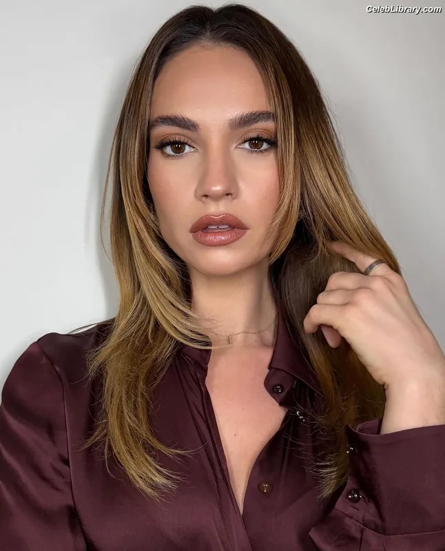 Lily James photo 6 of 1233
