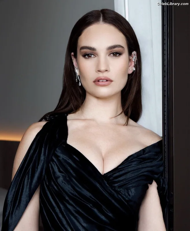 Lily James photo 4 of 1233