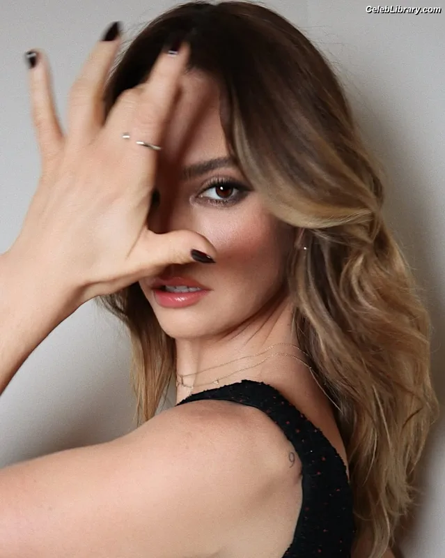 Lily James photo 23 of 1233