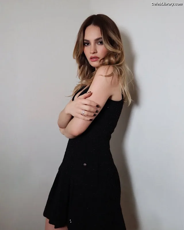 Lily James photo 1 of 1233