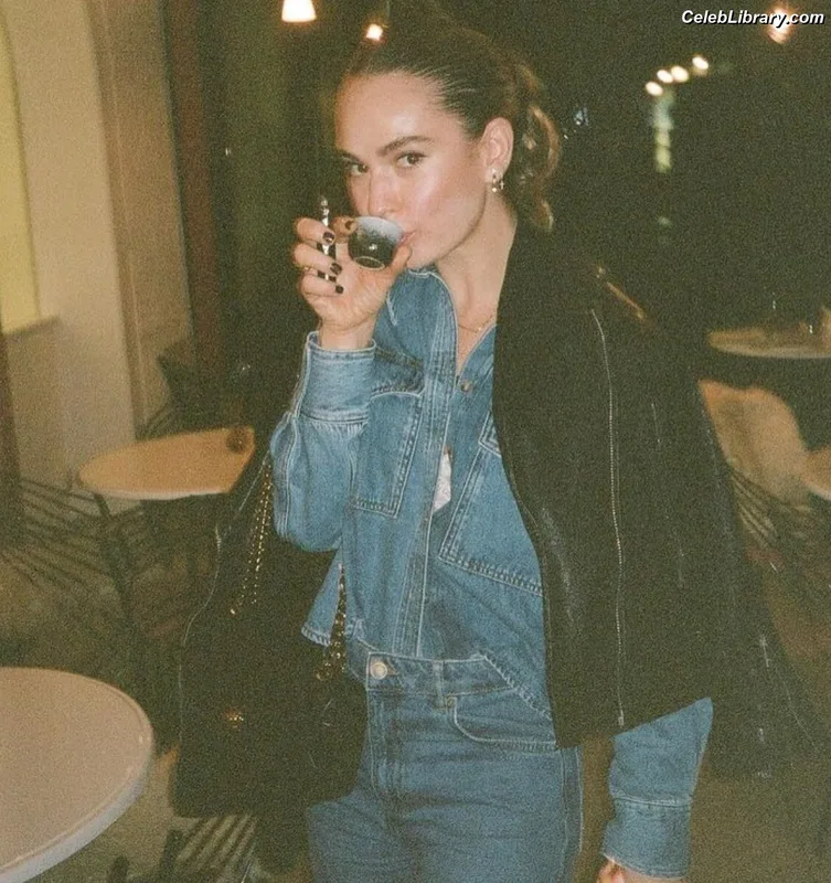 Lily James photo 22 of 1233