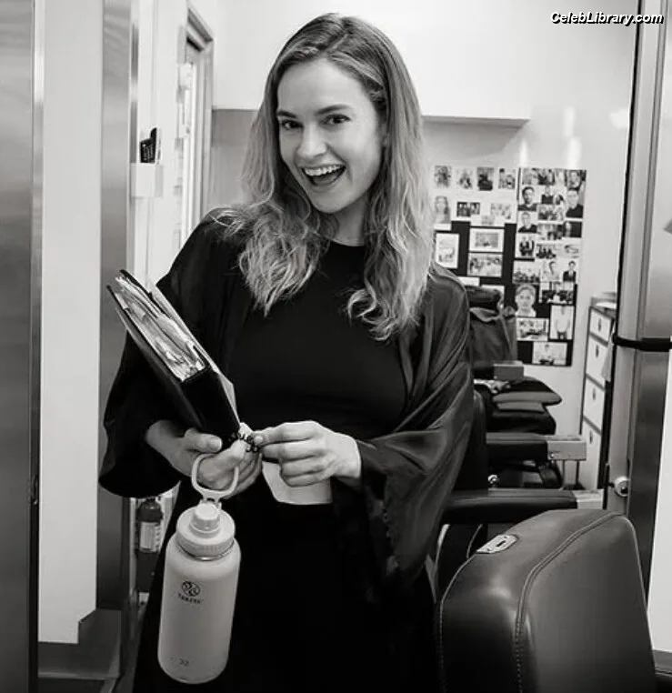 Lily James photo 1 of 1233