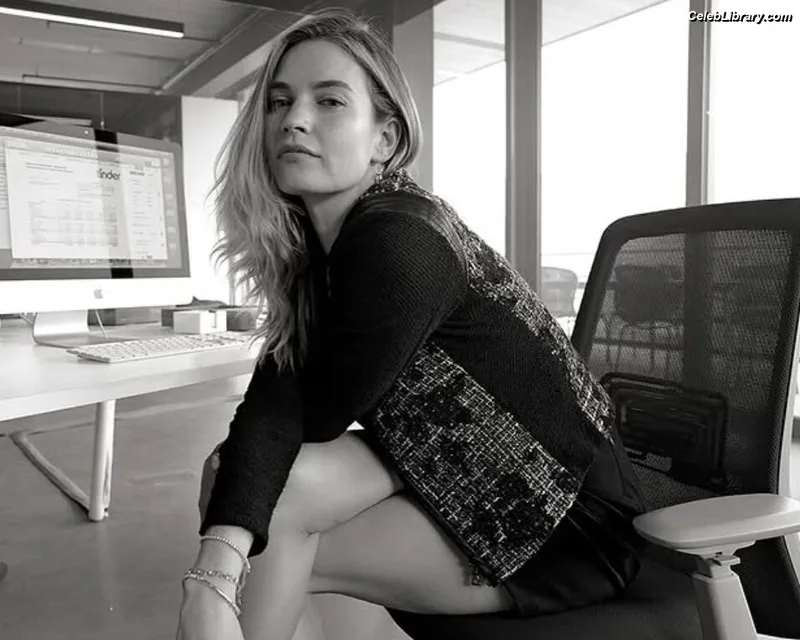 Lily James photo 13 of 1233